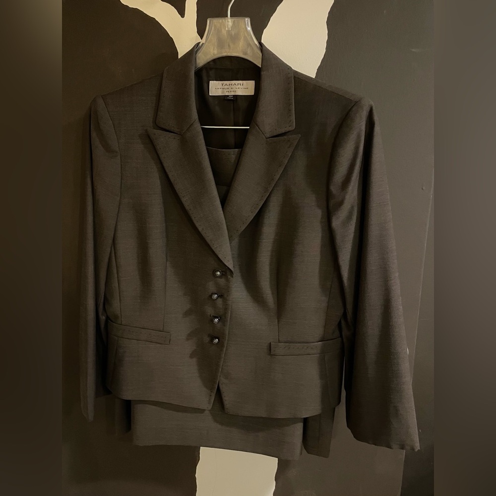 Skirt Suit Tahari Arthur Levine